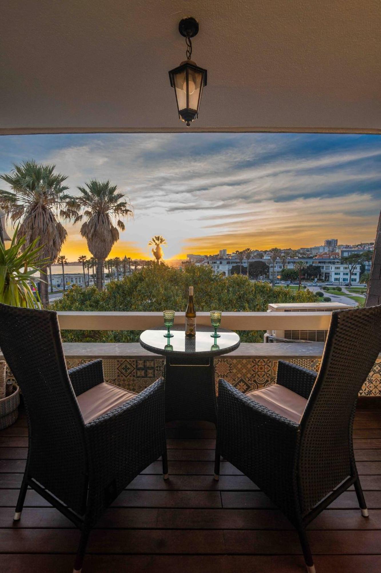 Sea View W Balcony 2 Mins Walk To Beach & Casino Εστορίλ Εξωτερικό φωτογραφία